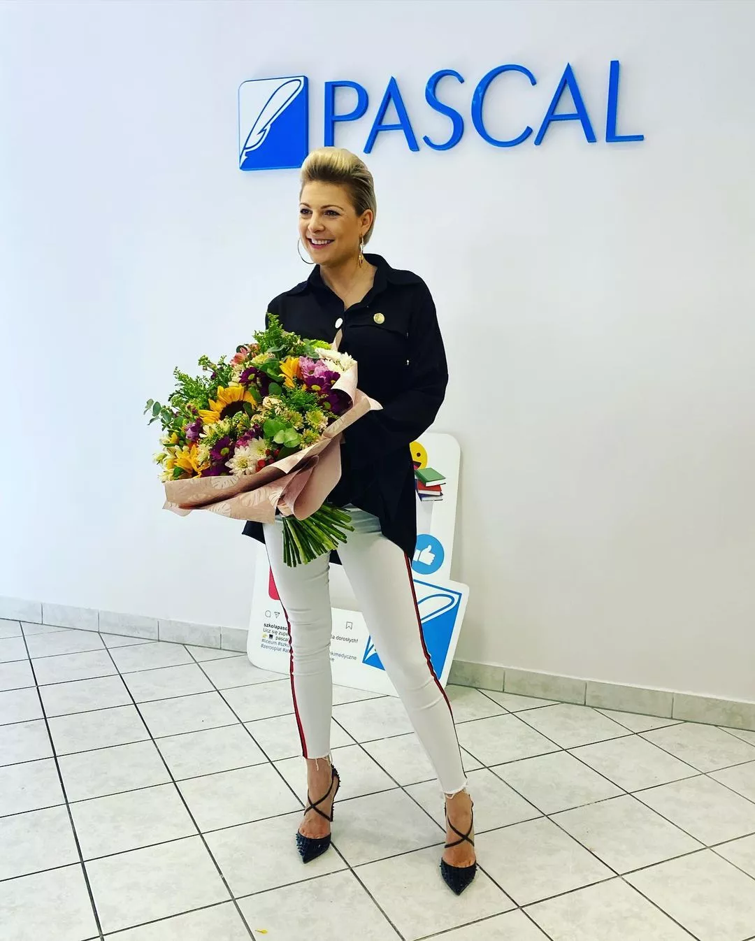 Magda Narożna na otwarciu szkoły dla dorosłych! Furorę zrobiły Jej nogi! 